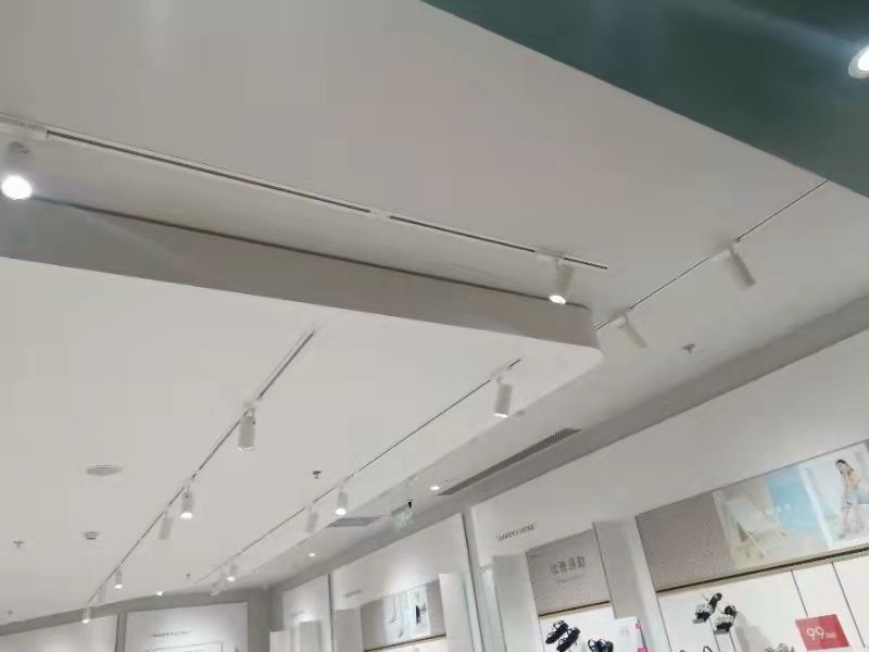 热风鞋服店