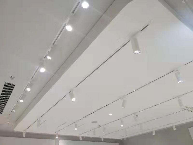 热风鞋服店
